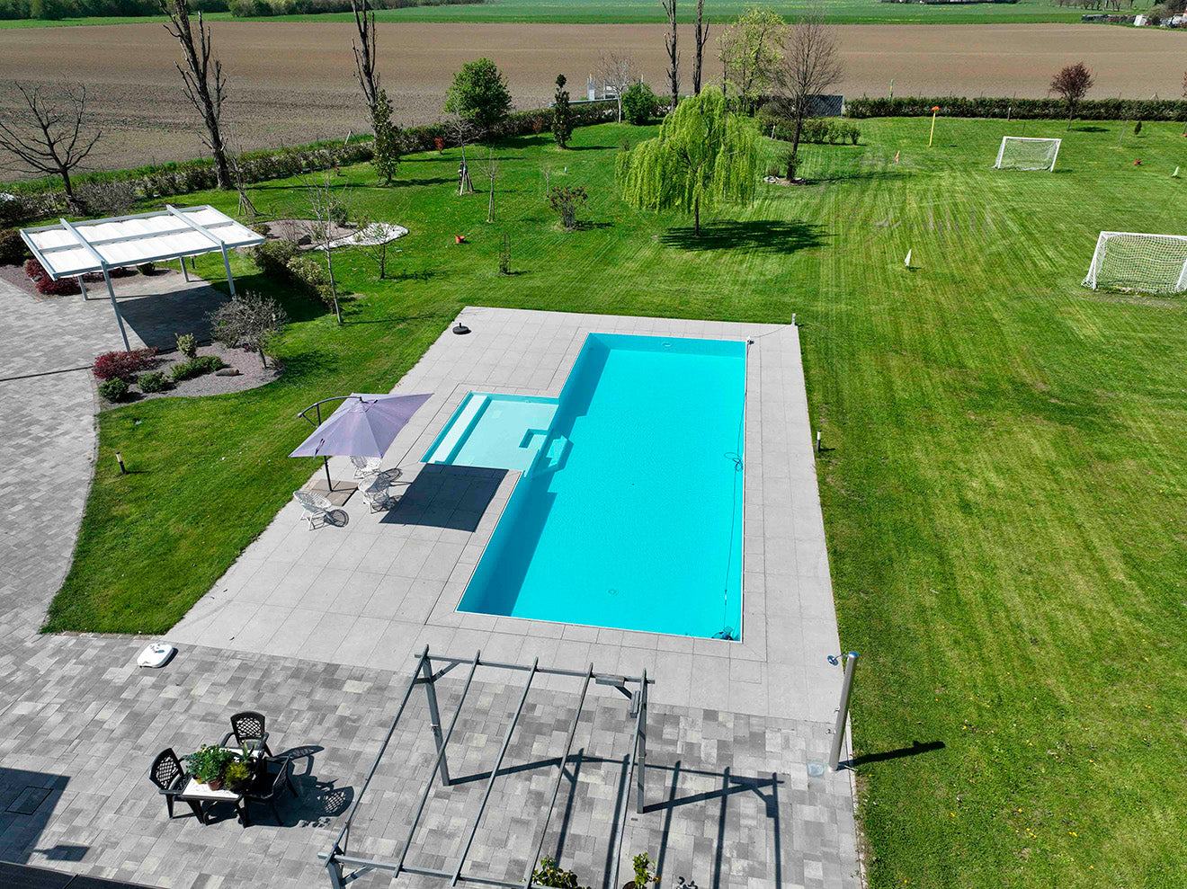 Piscina a sfioro su misura - Marzaglia
