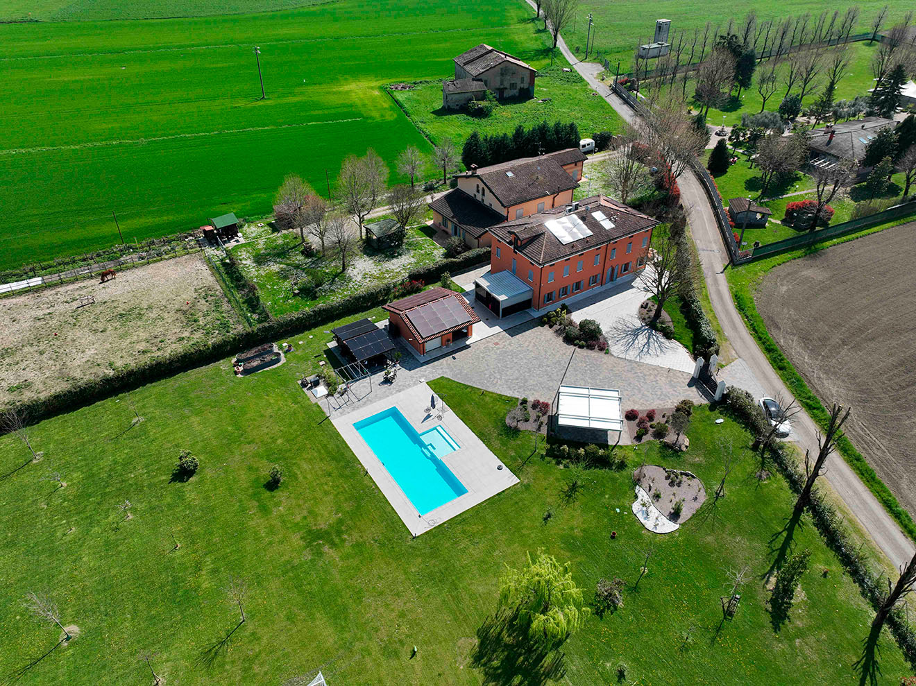 Piscina a sfioro su misura - Marzaglia