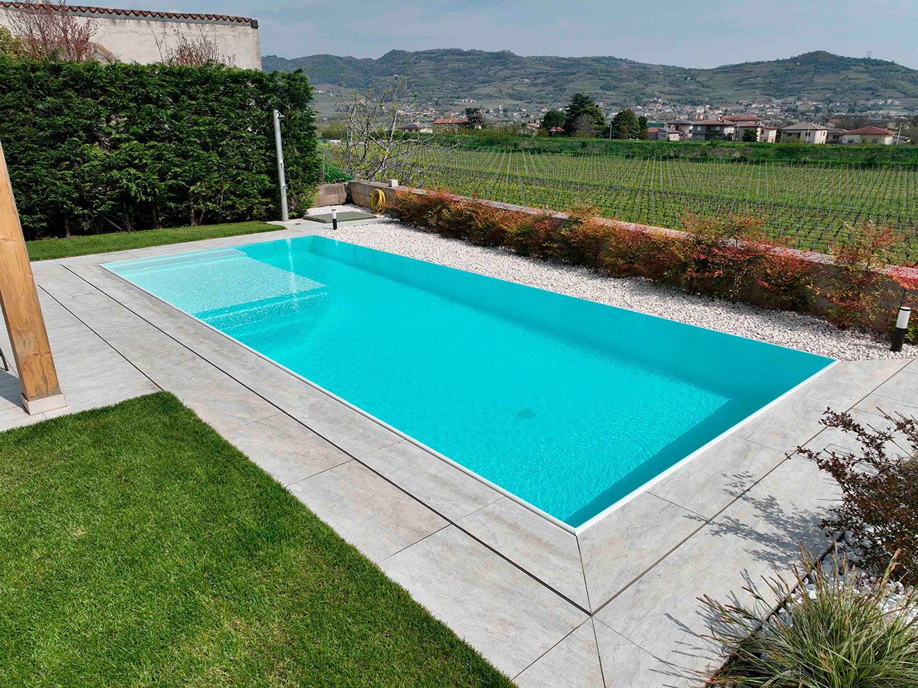 Piscina a sfioro su misura - Monteforte d'Alpone