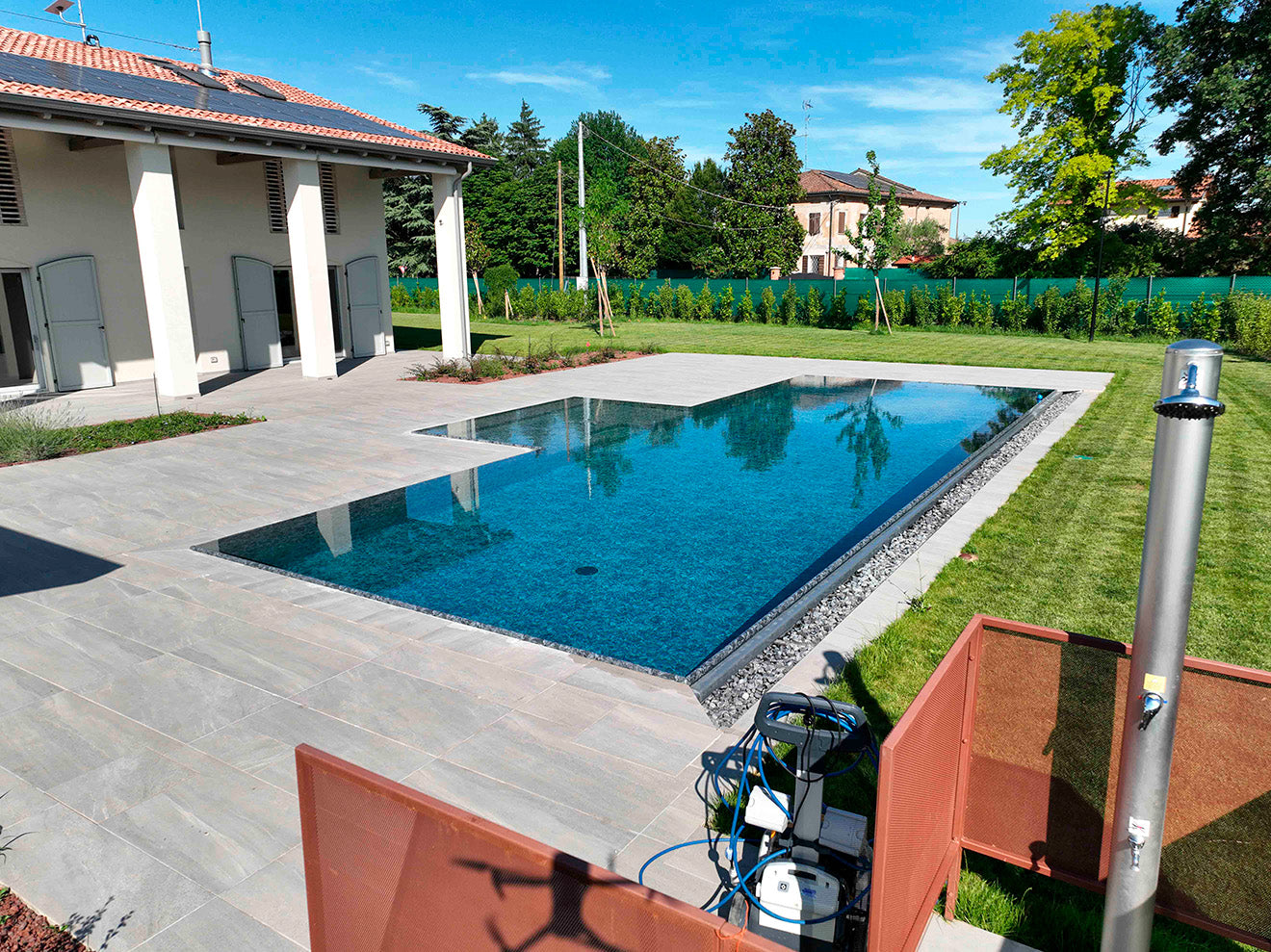 Piscina a sfioro su misura - Carpi