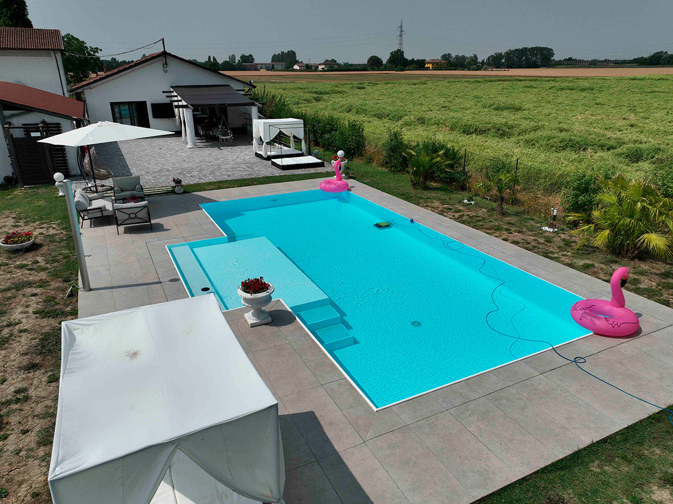 Piscina a sfioro su misura - San Giovanni in Persiceto