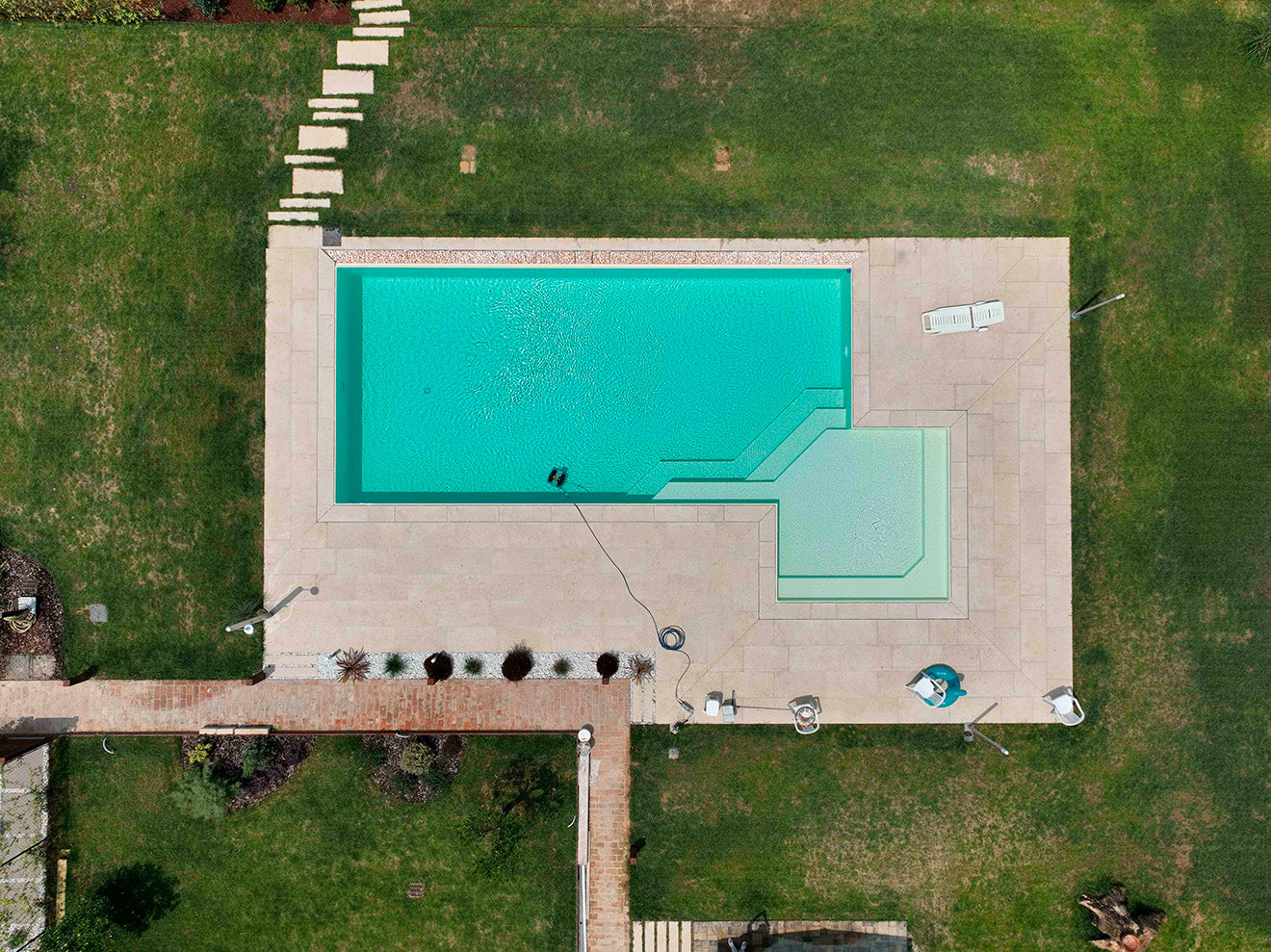 Piscina a sfioro su misura - Bologna