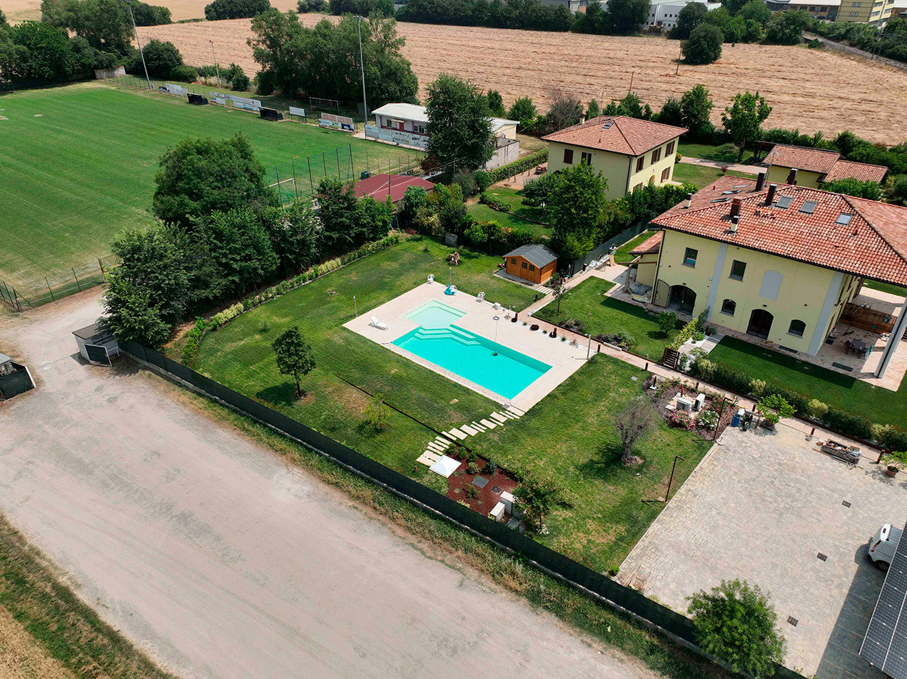 Piscina a sfioro su misura - Bologna