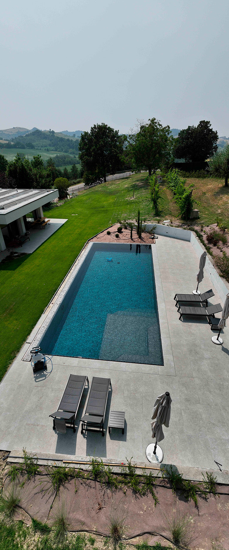 Piscina a sfioro su misura - Castellarano