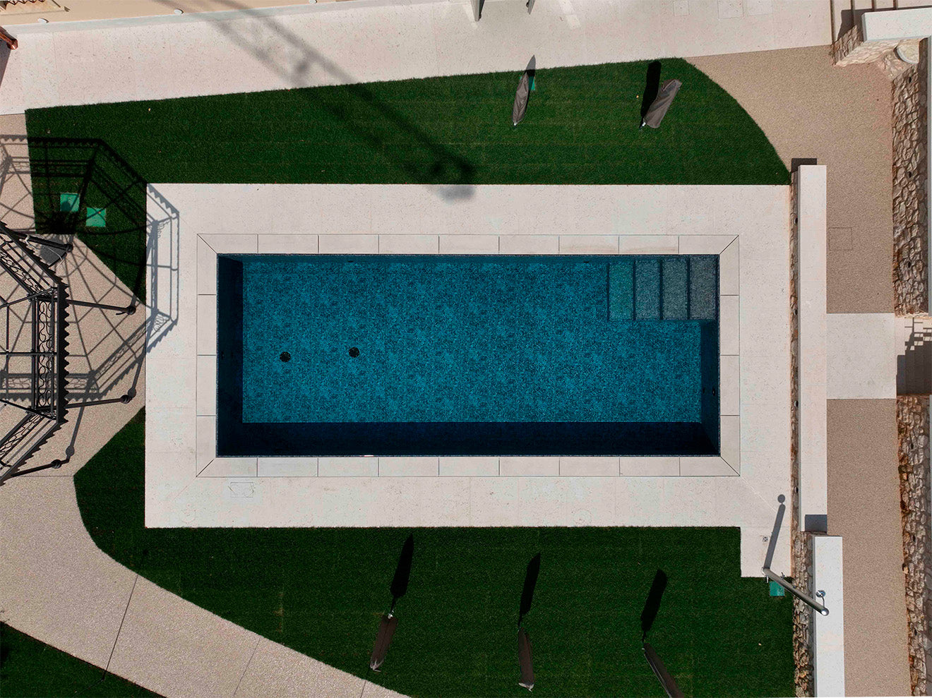 Piscina a sfioro su misura - Caldiero