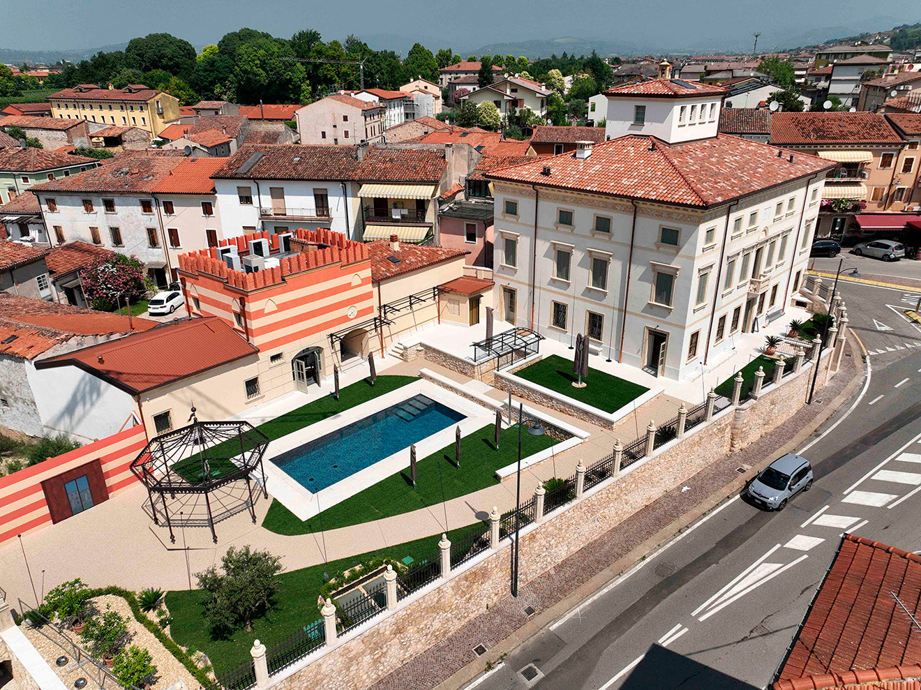 Piscina a sfioro su misura - Caldiero