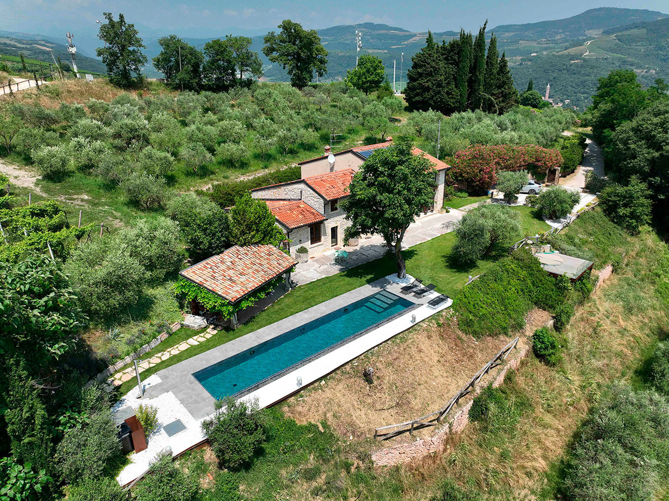 Piscina a sfioro su misura - Tregnago Val d'Illasi