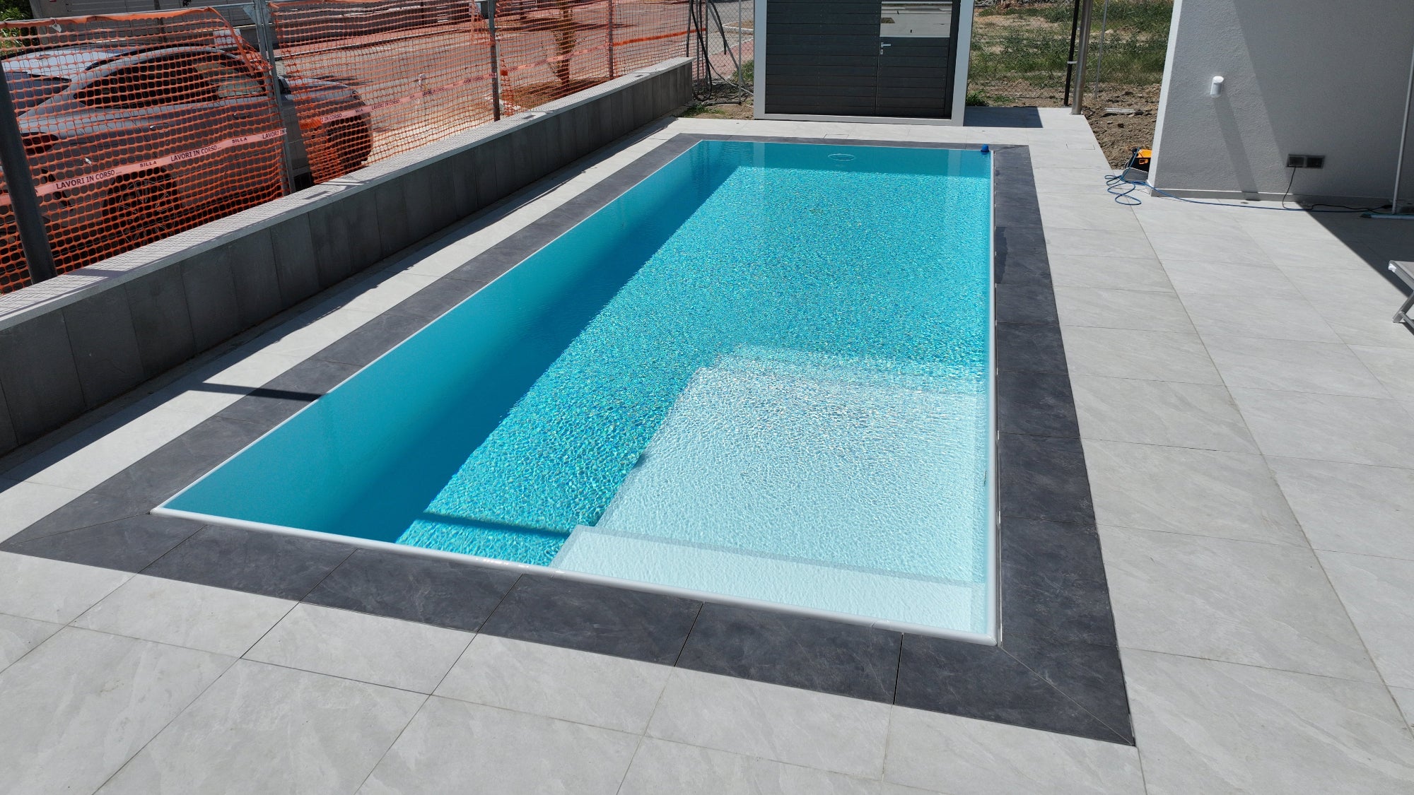 Piscina a sfioro su misura - San Matteo della Decima BO - Zavatti Piscine