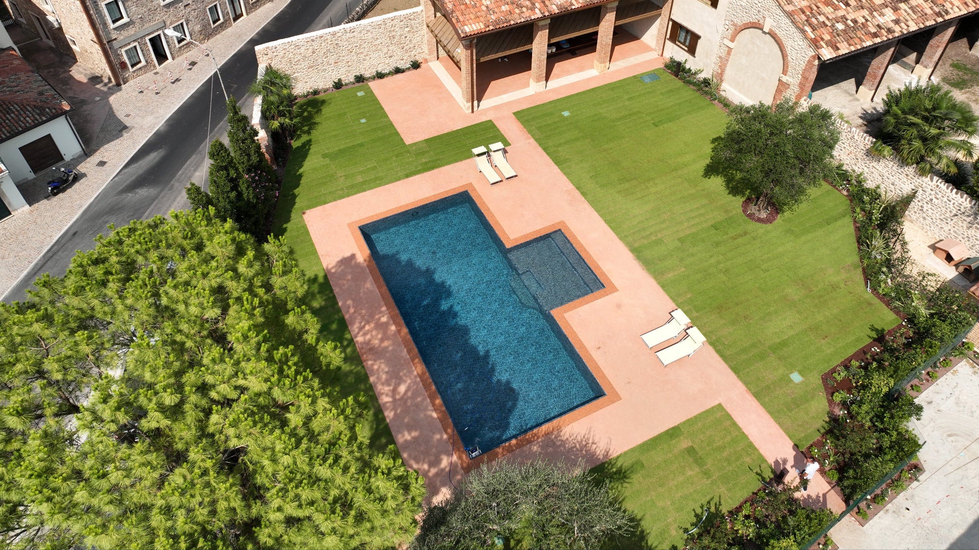 Piscina a sfioro su misura - Sandrà (Verona) - zavatti piscine
