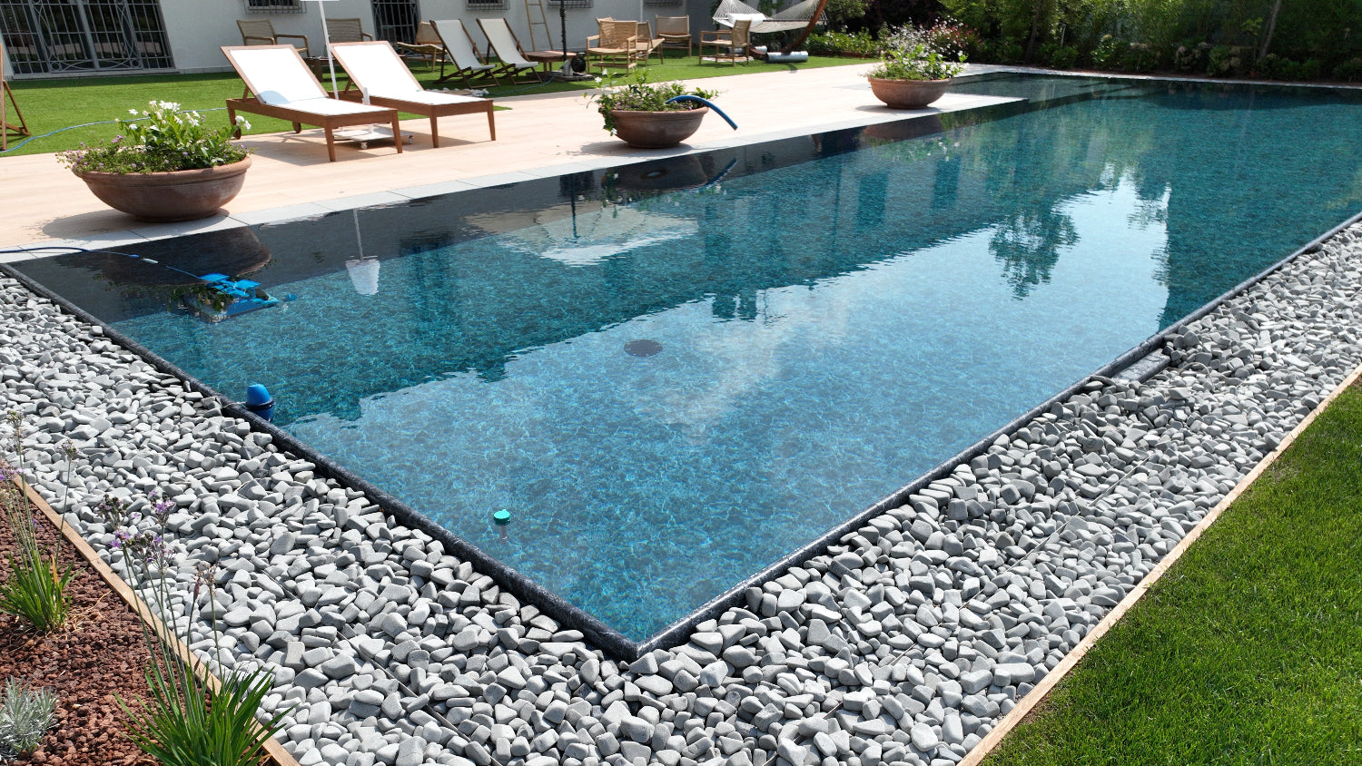 piscina a sfioro deisgn, Zavatti piscine a Lucca