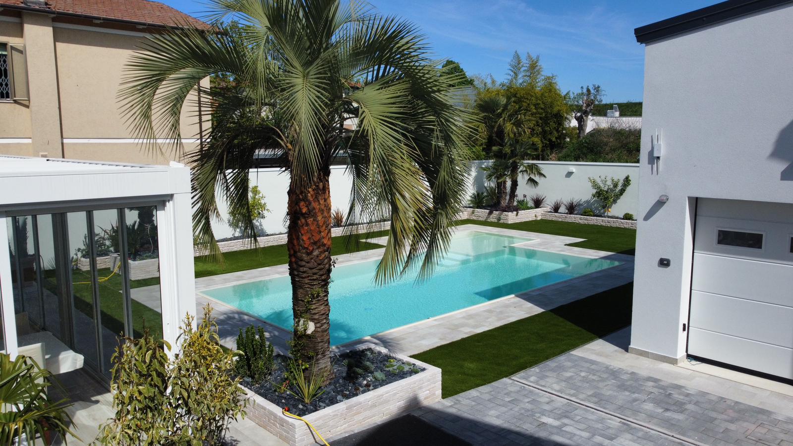 piscina realizzata a Cento da Zavatti Piscine