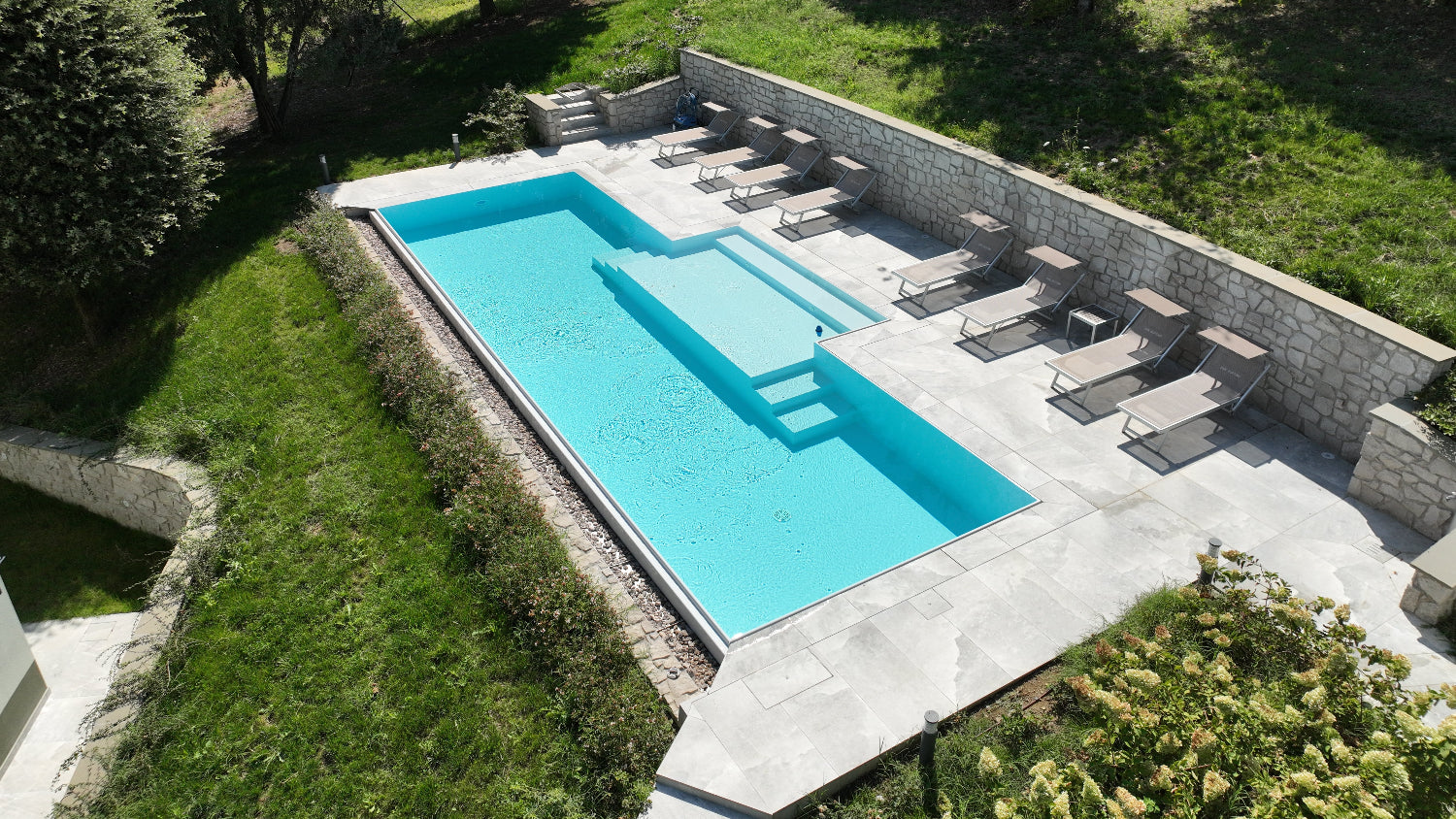 piscina tra le colline di Scandiano a Reggio Emilia