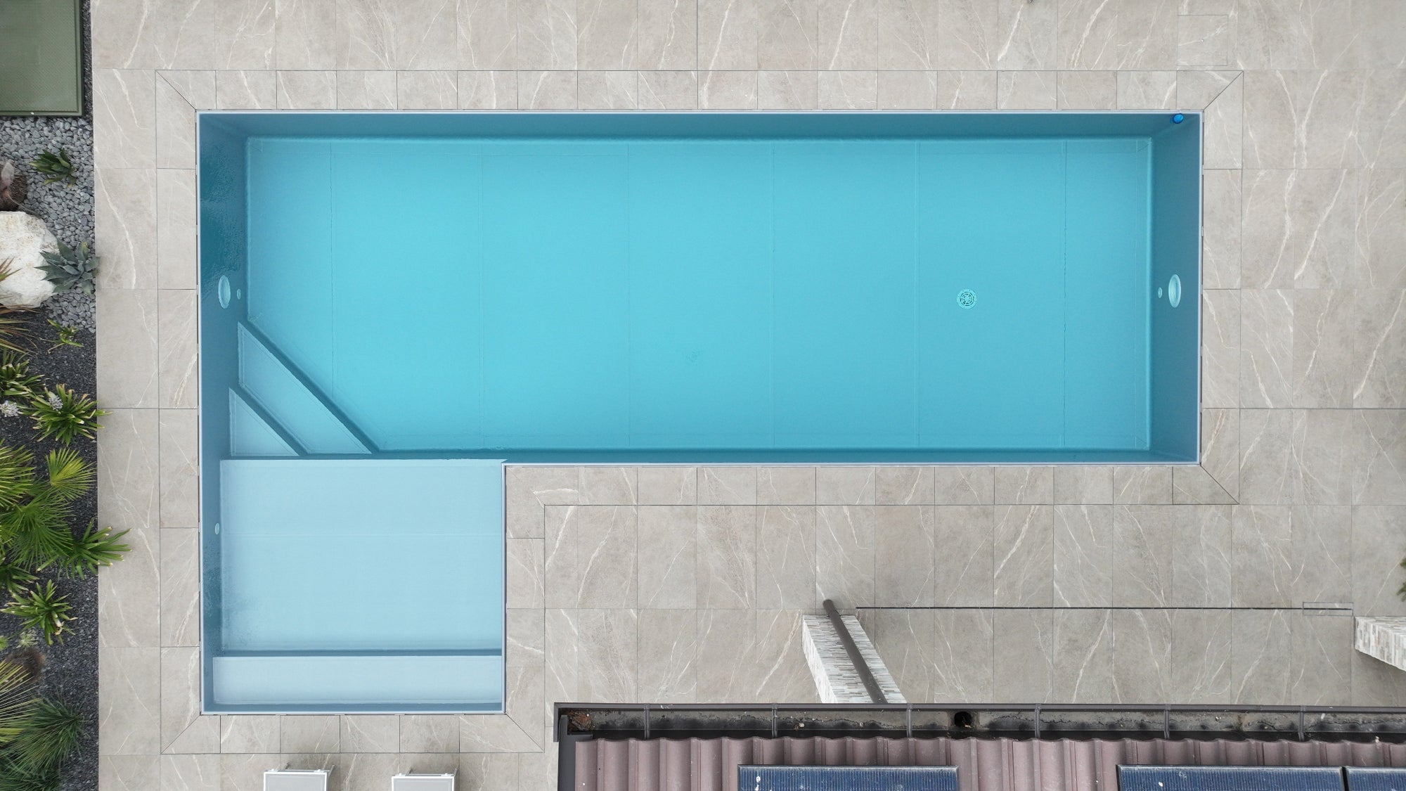 vista drone piscina a sfioro realizzata a Parma