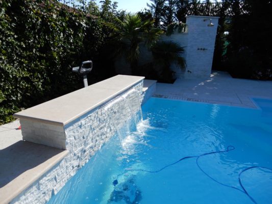 Foto: Piscina a Sfioro Telo Nero di Mrs Water Srl #190141