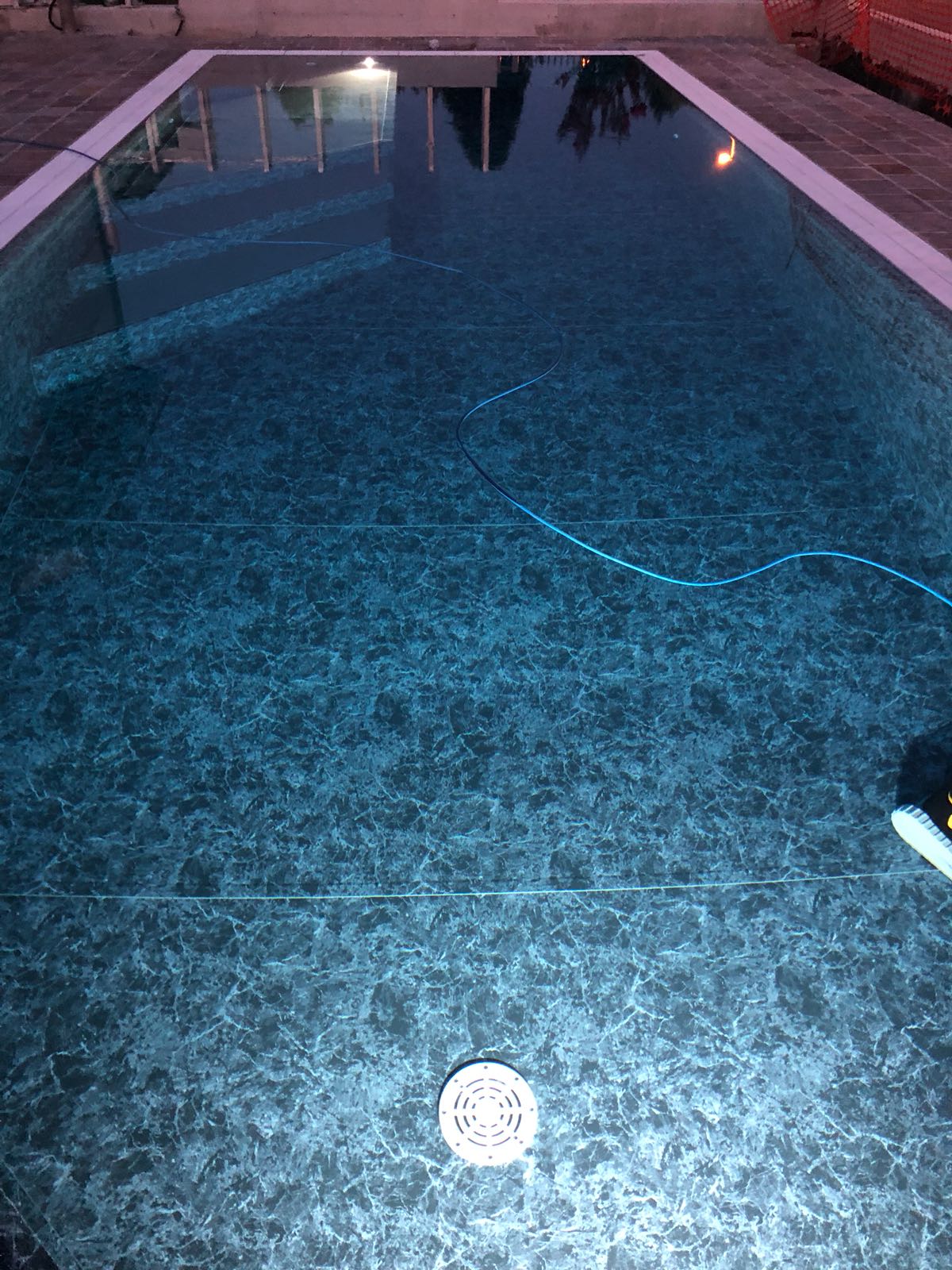 Rivestimento piscina glossy printed pearl black: ideato per impermeabilizzare, proteggere e decorare la piscina